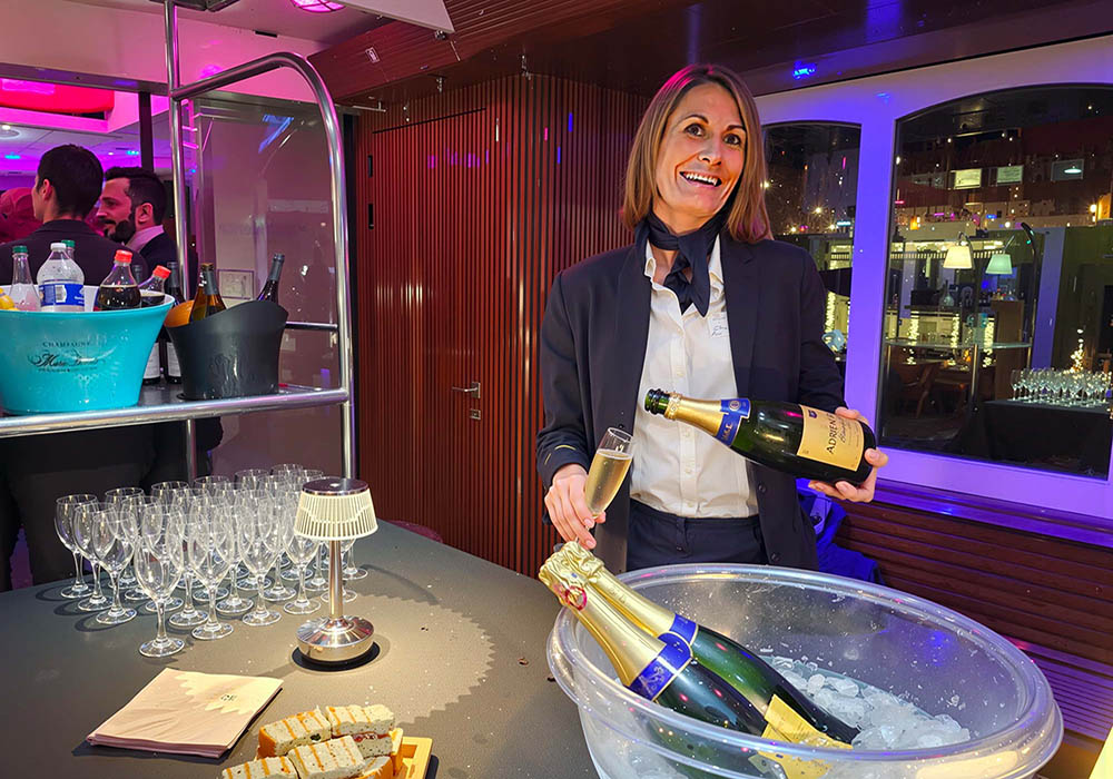 Champagne sur un vaporetto privatisable sur la Marne